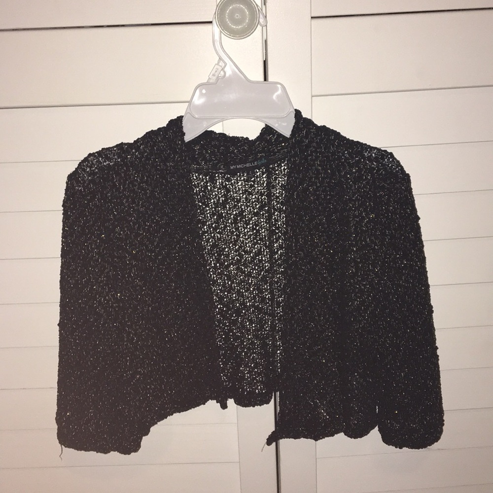 Cropped long sleeved open sweater.